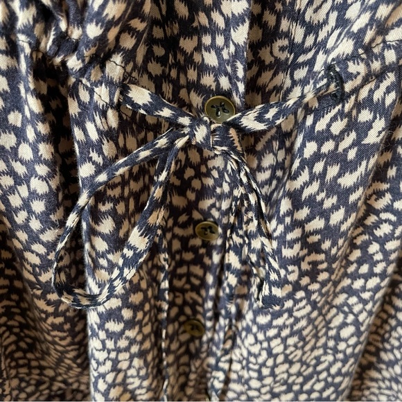 Animal print light button down blouse Sz M - Picture 5 of 6